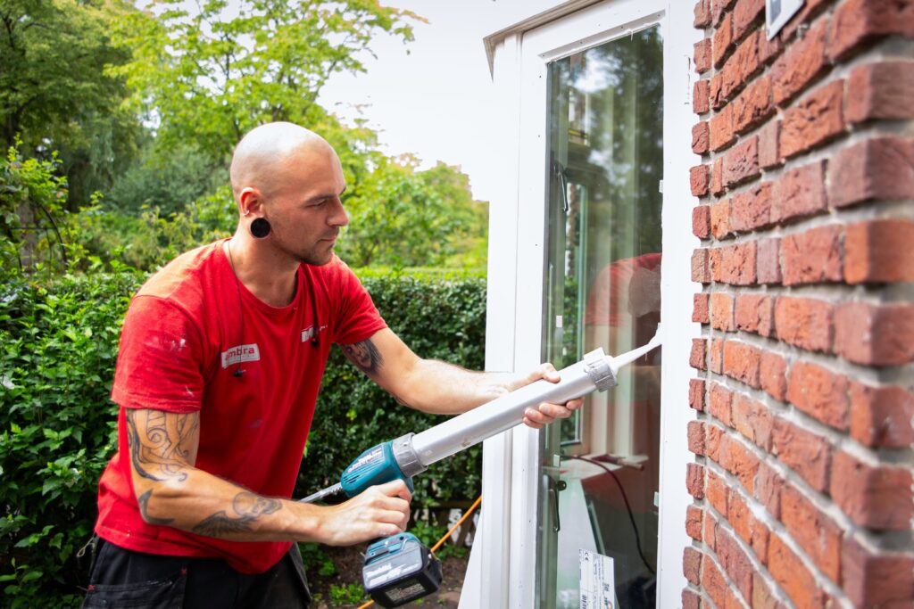 Woning verduurzamen: nieuw hoogwaardig dubbelglas in bestaande erker.